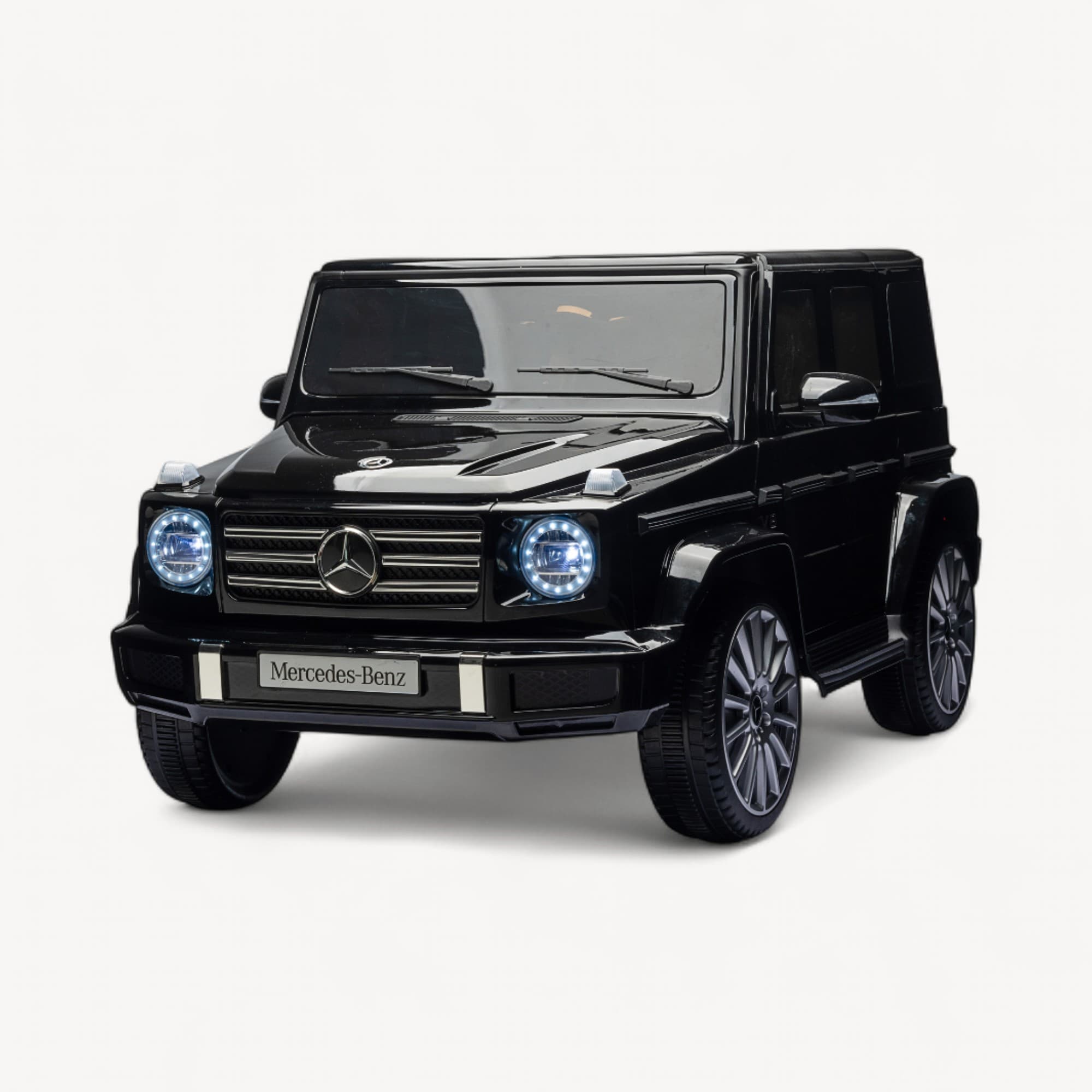 Mercedes G500 — dečiji auto na akumulator